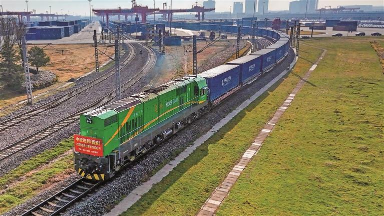 今年中欧班列（西安）开行突破千列